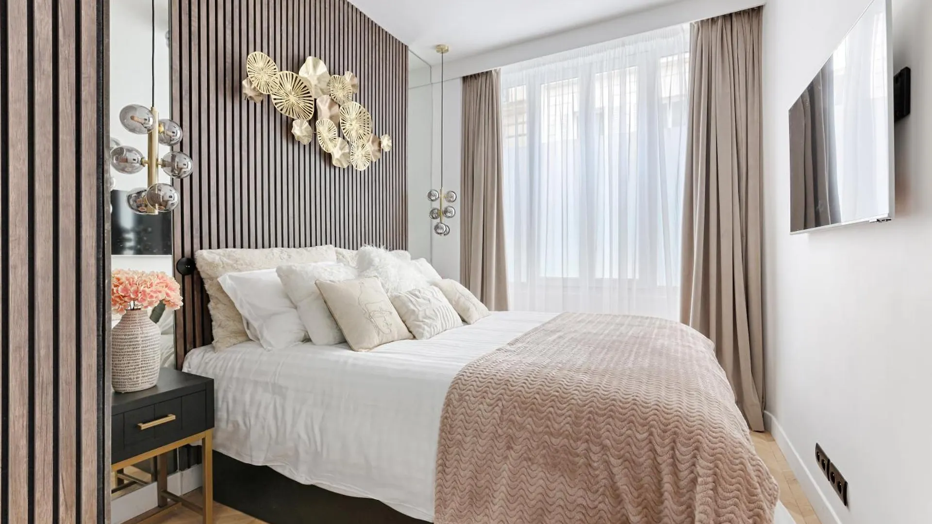 Stylish 2 Bedroom Near Montmartre Sacre Coeur Paris