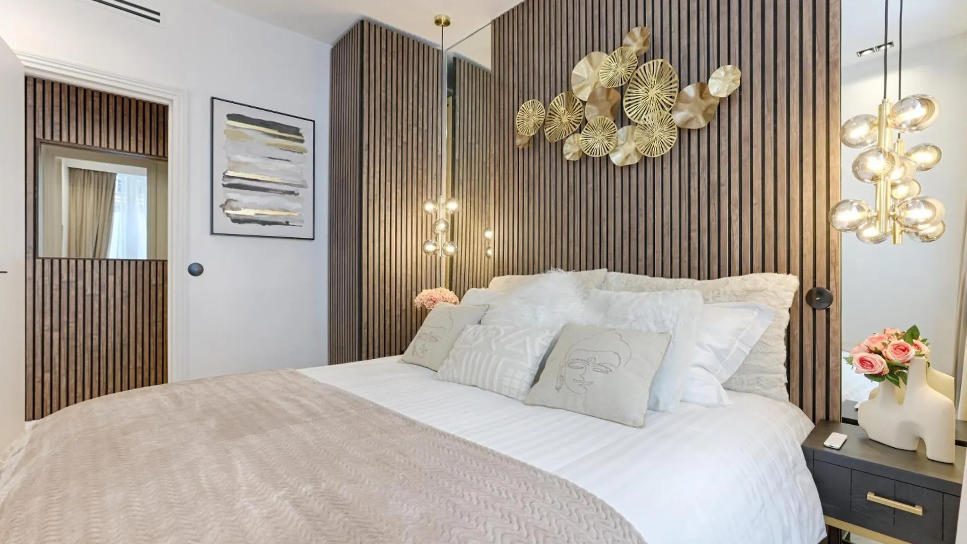 Stylish 2 Bedroom Near Montmartre Sacre Coeur Paris France
