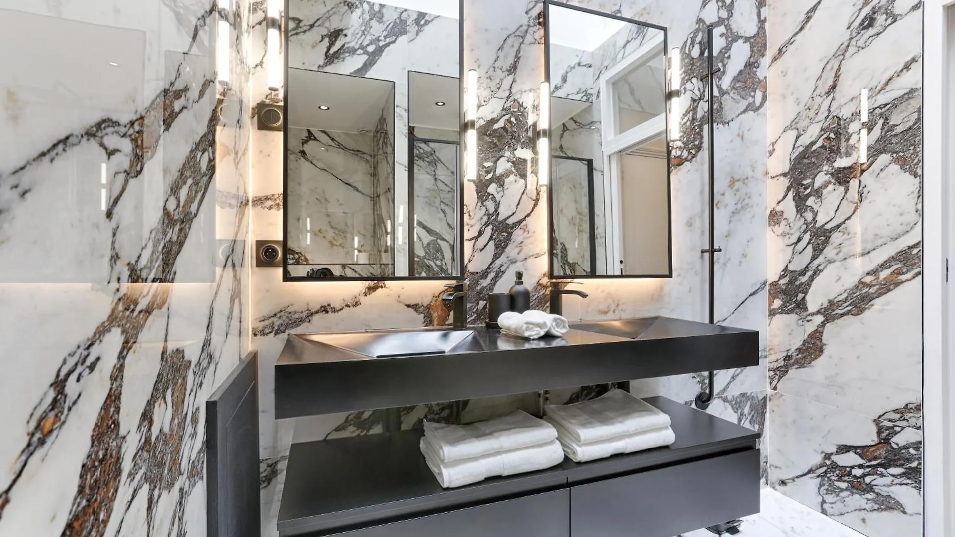 Apartment Stylish 2 Bedroom Near Montmartre Sacre Coeur Paris