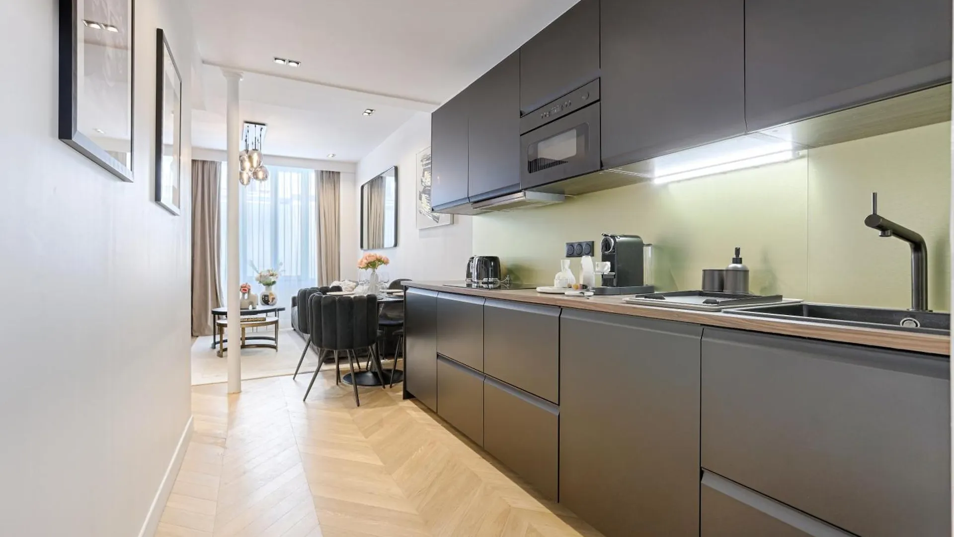 Stylish 2 Bedroom Near Montmartre Sacre Coeur Paris 0*,